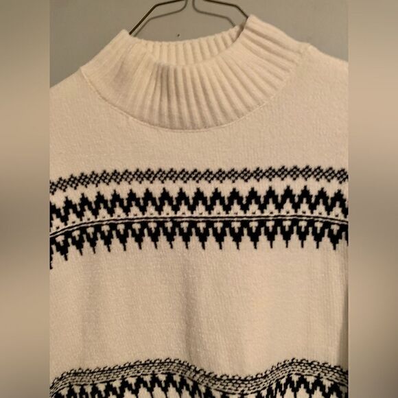 Christian Siriano winter sweater - Picture 5 of 6